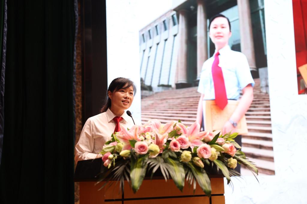 讲春梅故事 学英模精神 育法学新人——bevictor伟德官网与邵阳法院联合开展读书报告会·座谈会